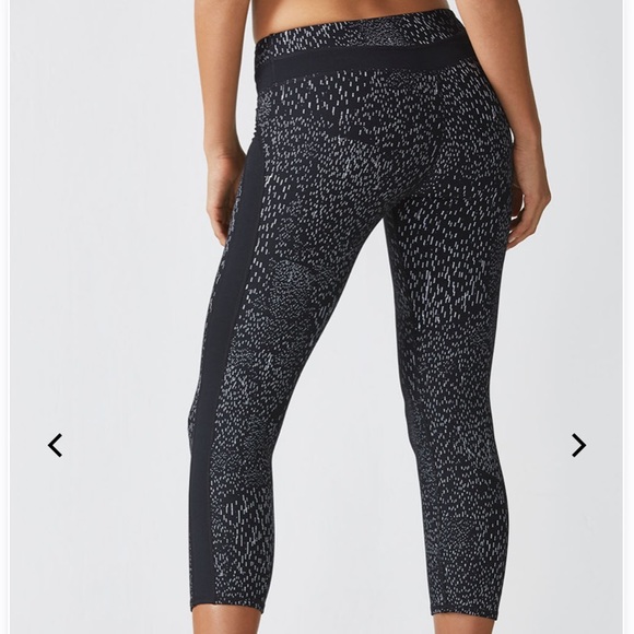 Fabletics Black & White Constellation Print Provence Capri - Picture 2 of 5